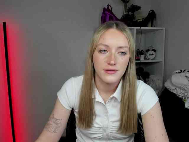 EvelynBlond26