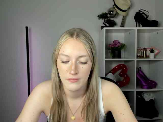 EvelynBlond26