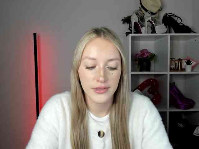 Model: EvelynBlond26