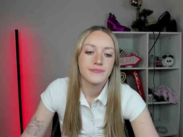 EvelynBlond26