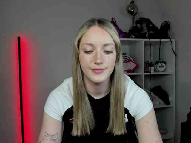 EvelynBlond26