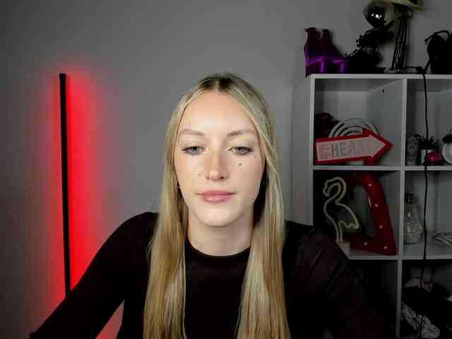 EvelynBlond26