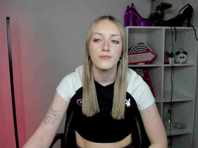 EvelynBlond26