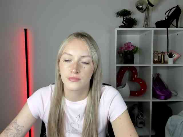 EvelynBlond26