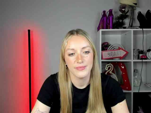 EvelynBlond26