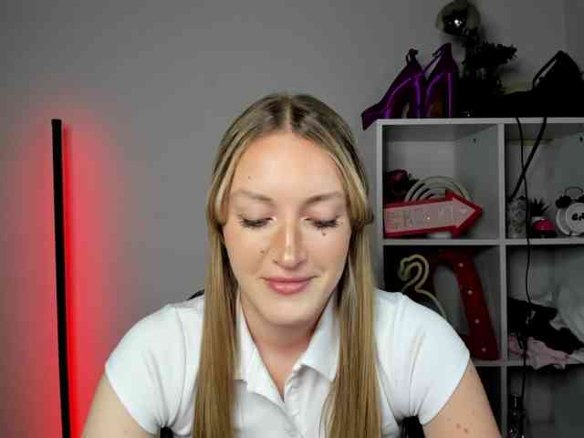 EvelynBlond26