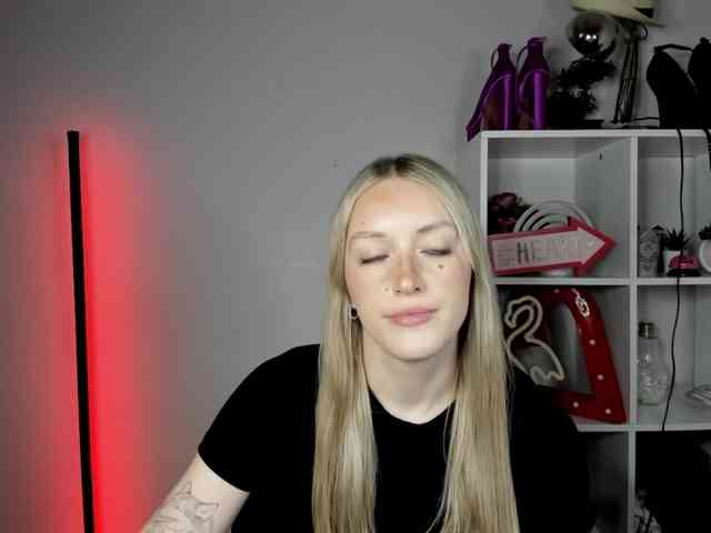 EvelynBlond26