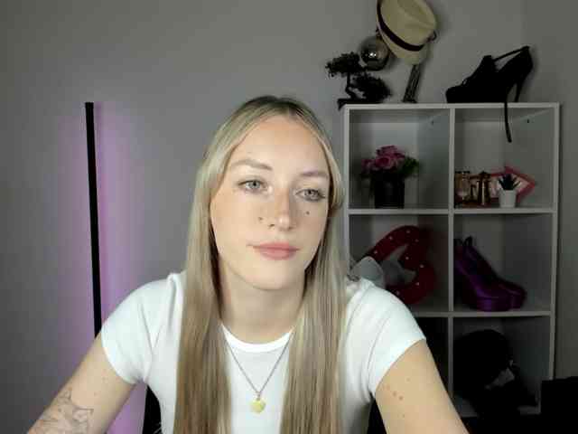 Model: EvelynBlond26