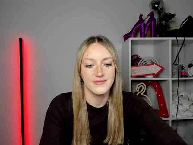 EvelynBlond26