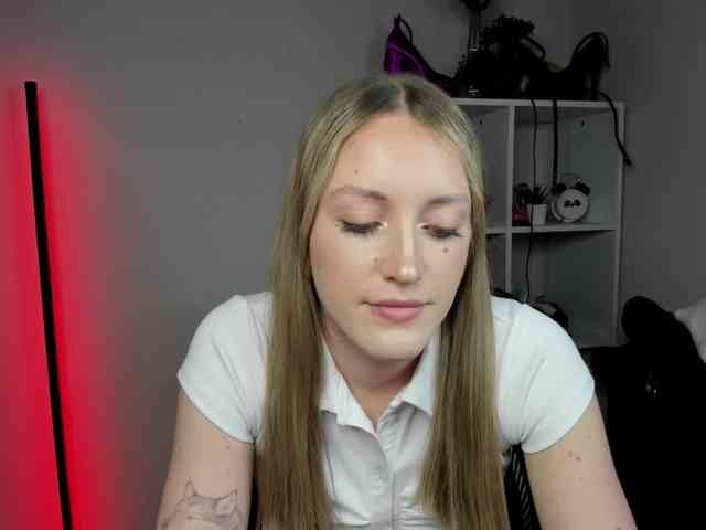EvelynBlond26