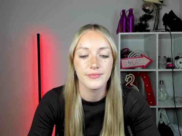 EvelynBlond26