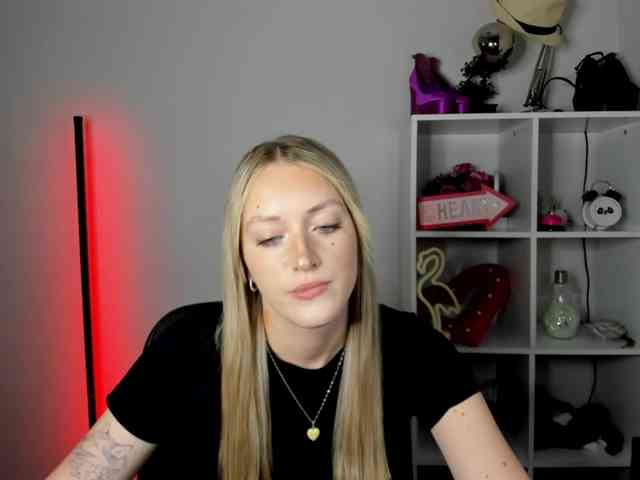 EvelynBlond26