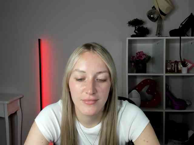 EvelynBlond26