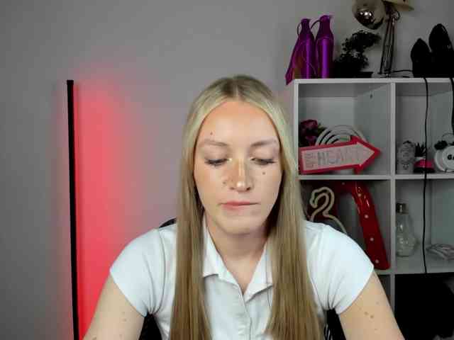 EvelynBlond26