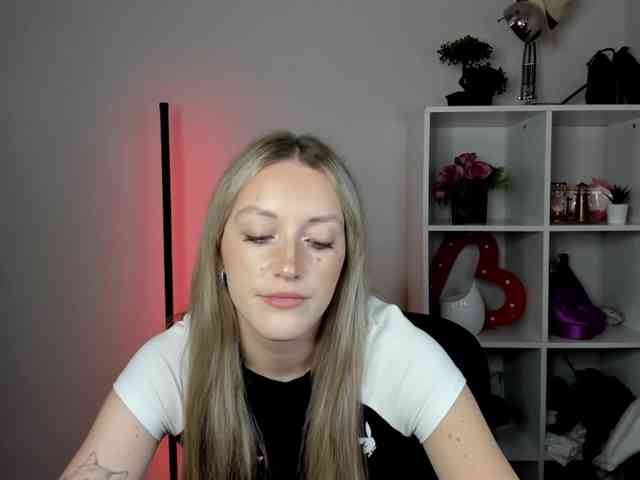 Model: EvelynBlond26