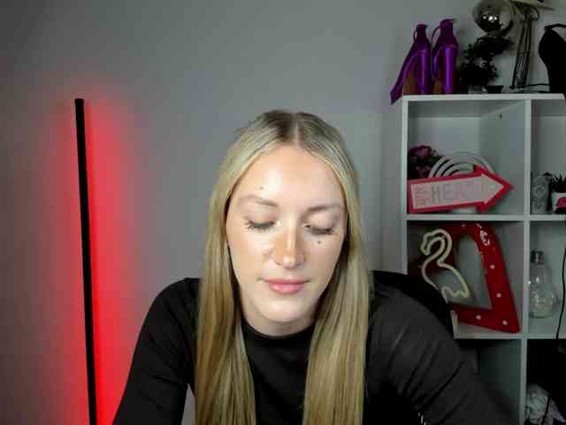 EvelynBlond26