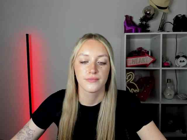 EvelynBlond26