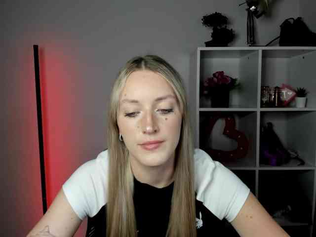 Model: EvelynBlond26