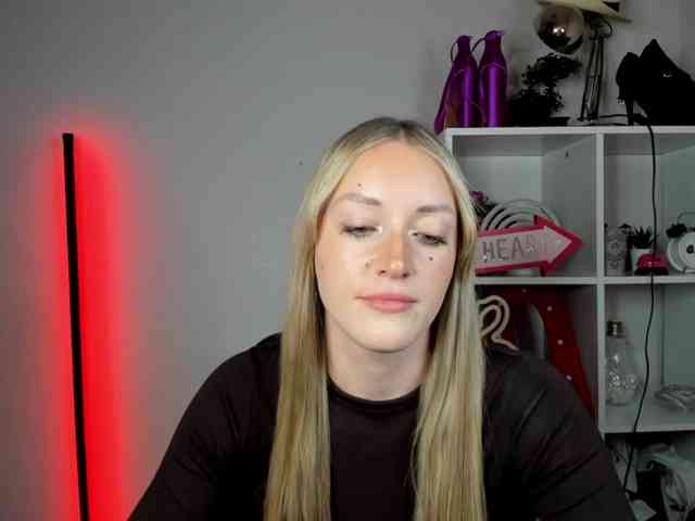 EvelynBlond26