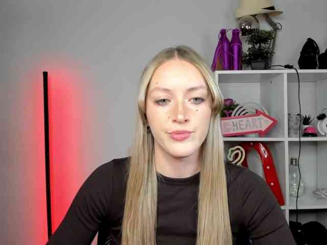 Model: EvelynBlond26