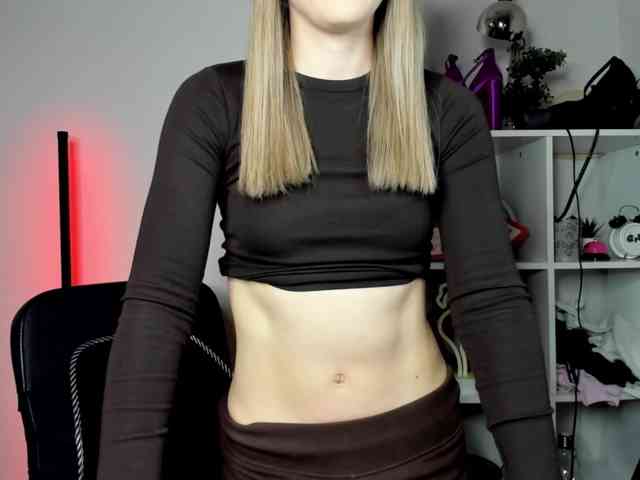 EvelynBlond26
