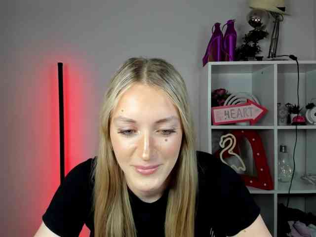 Model: EvelynBlond26