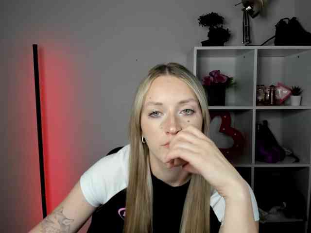 EvelynBlond26