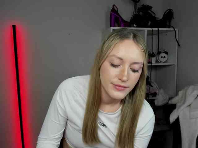 EvelynBlond26