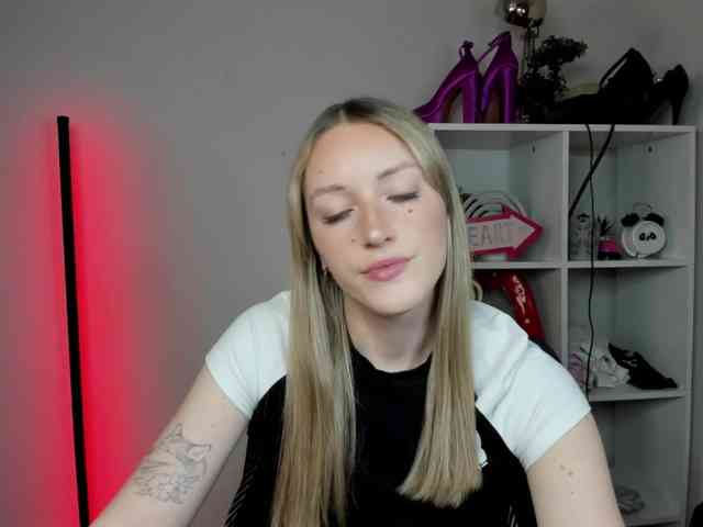 EvelynBlond26