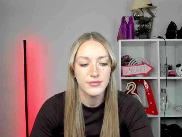 Model: EvelynBlond26