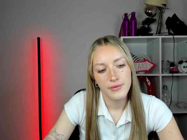 EvelynBlond26