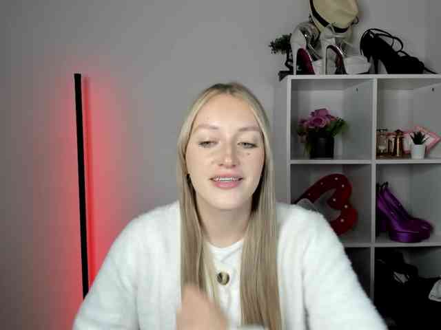 EvelynBlond26