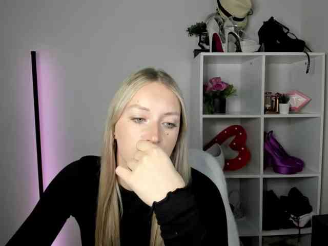 EvelynBlond26