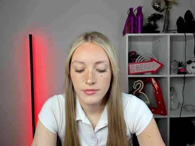 EvelynBlond26