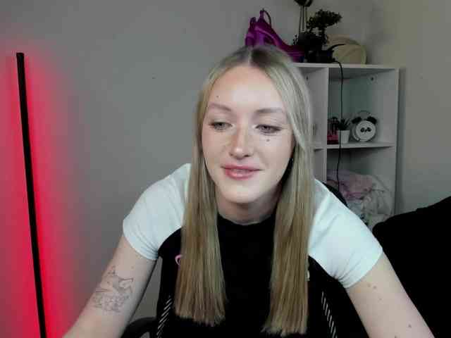 EvelynBlond26