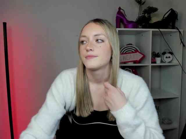 EvelynBlond26