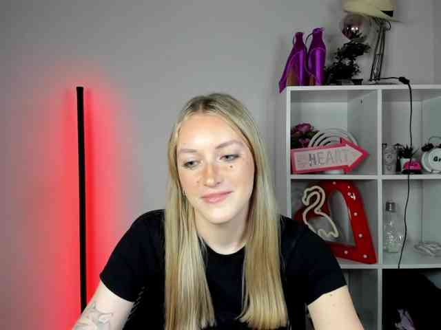 EvelynBlond26