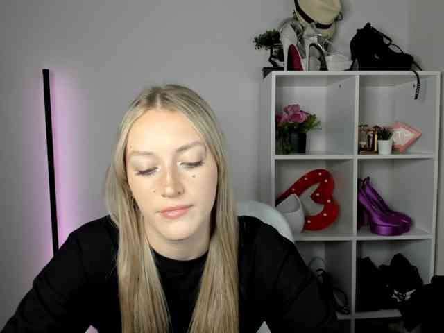 EvelynBlond26