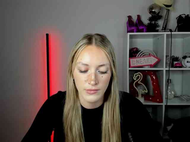 EvelynBlond26