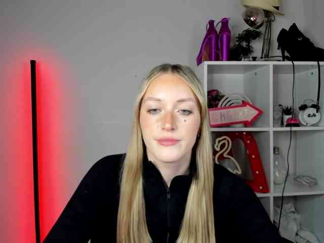 EvelynBlond26