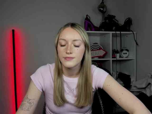 EvelynBlond26