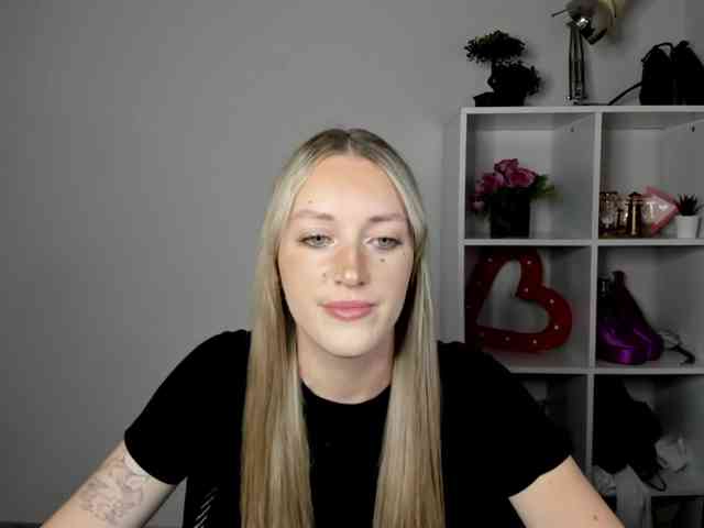 EvelynBlond26