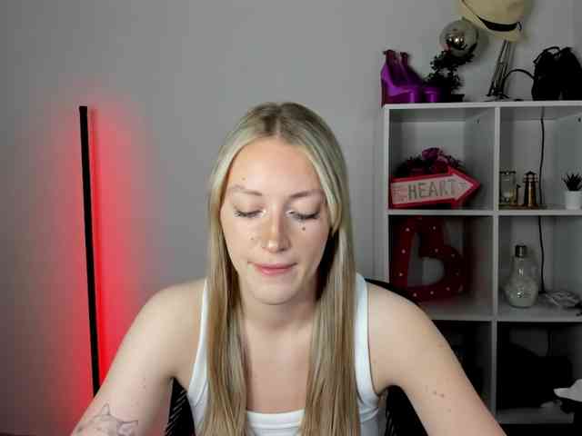 Model: EvelynBlond26