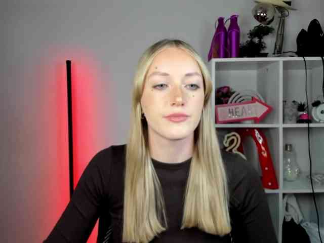EvelynBlond26