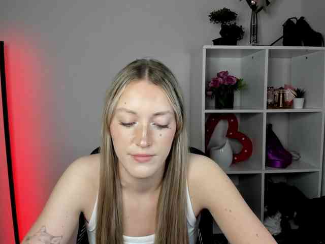 Model: EvelynBlond26