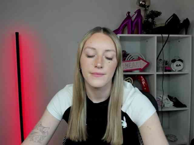 EvelynBlond26