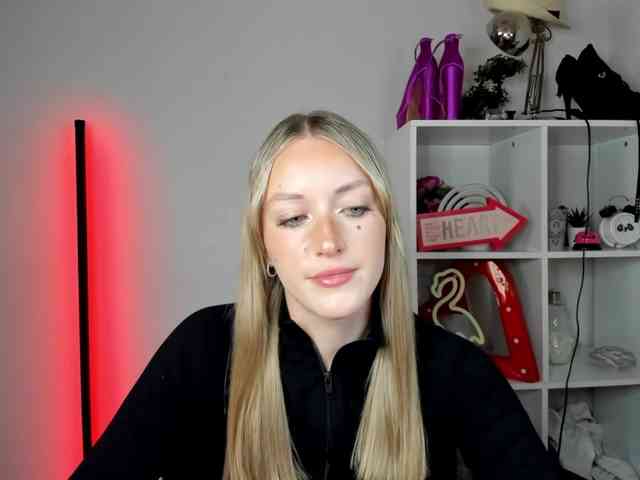 EvelynBlond26