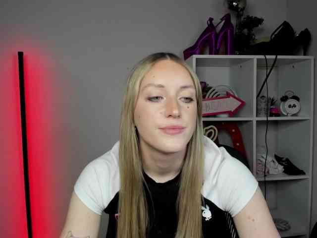 EvelynBlond26