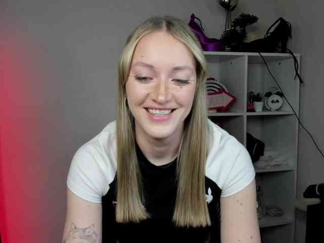 EvelynBlond26