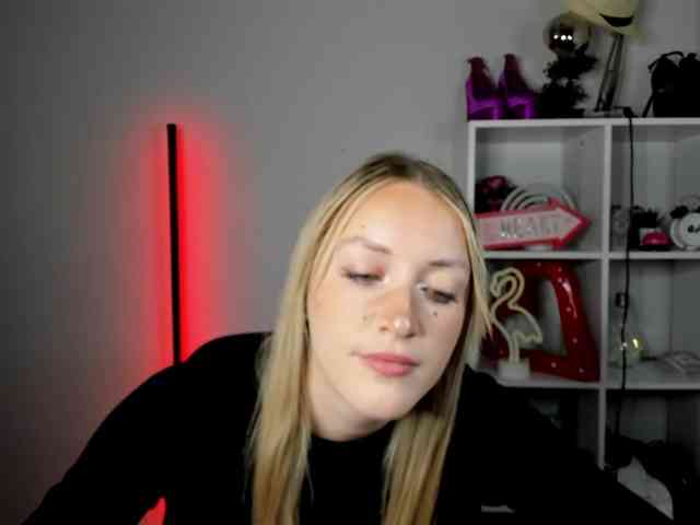 EvelynBlond26